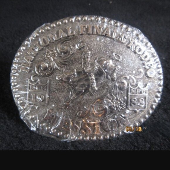 1 Hesston Vintage Rodeo Belt Buckle 1988 METAL Original Wrap National Finals 4x3 - Picture 2 of 4